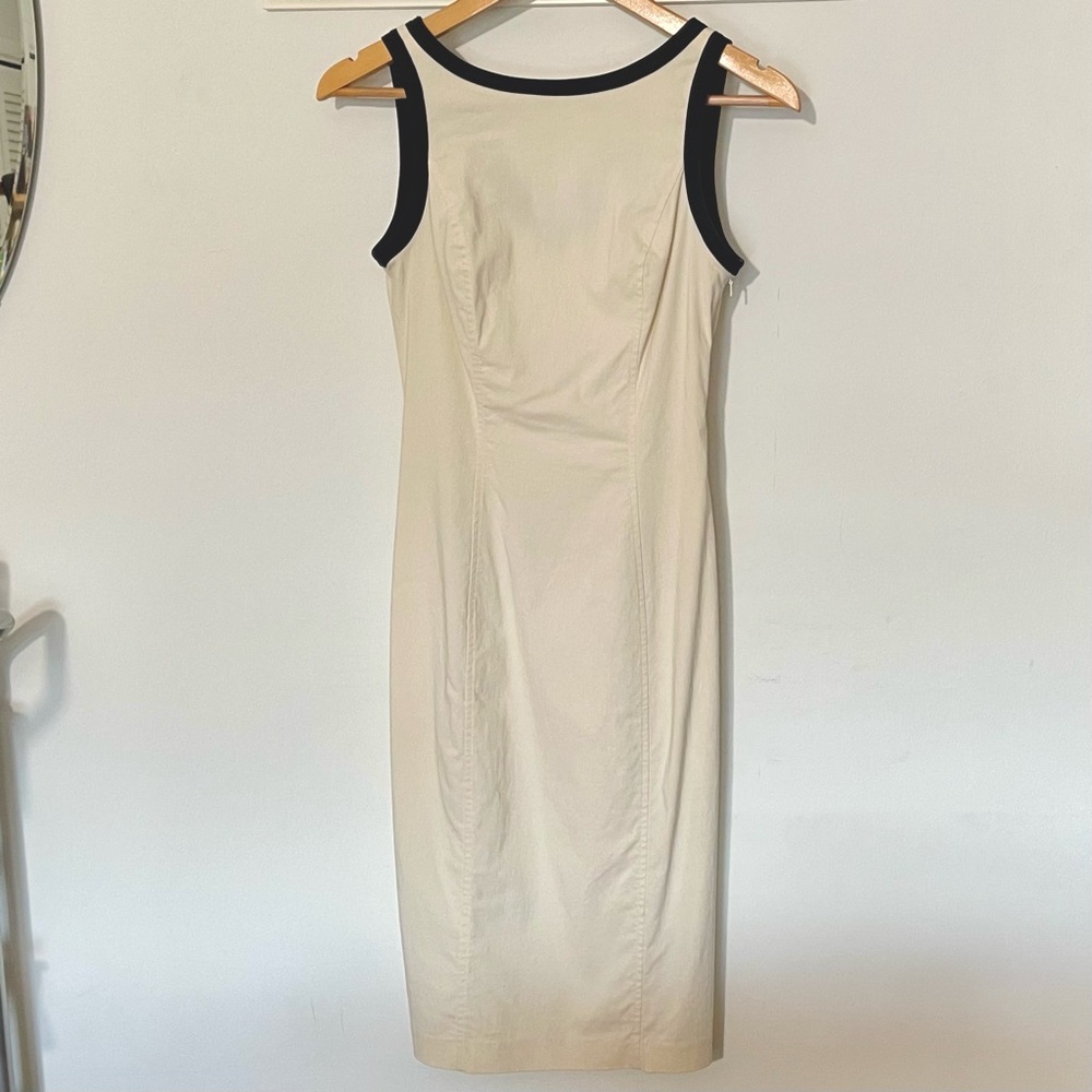 XS Express off-white sheath dress with black neckline detail, V back, size 1-2